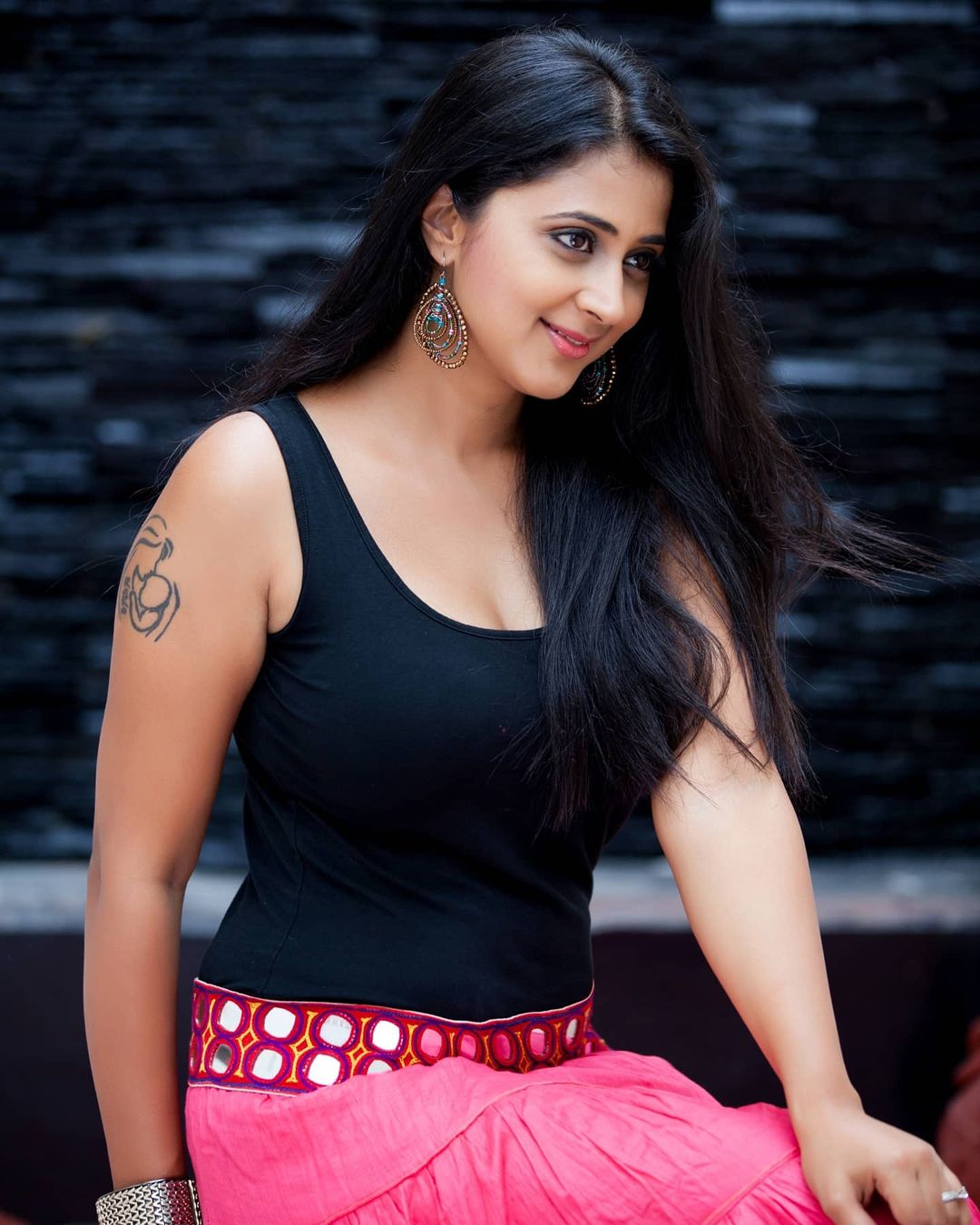 Kaniha hot posing on bed getting likes and shares viral