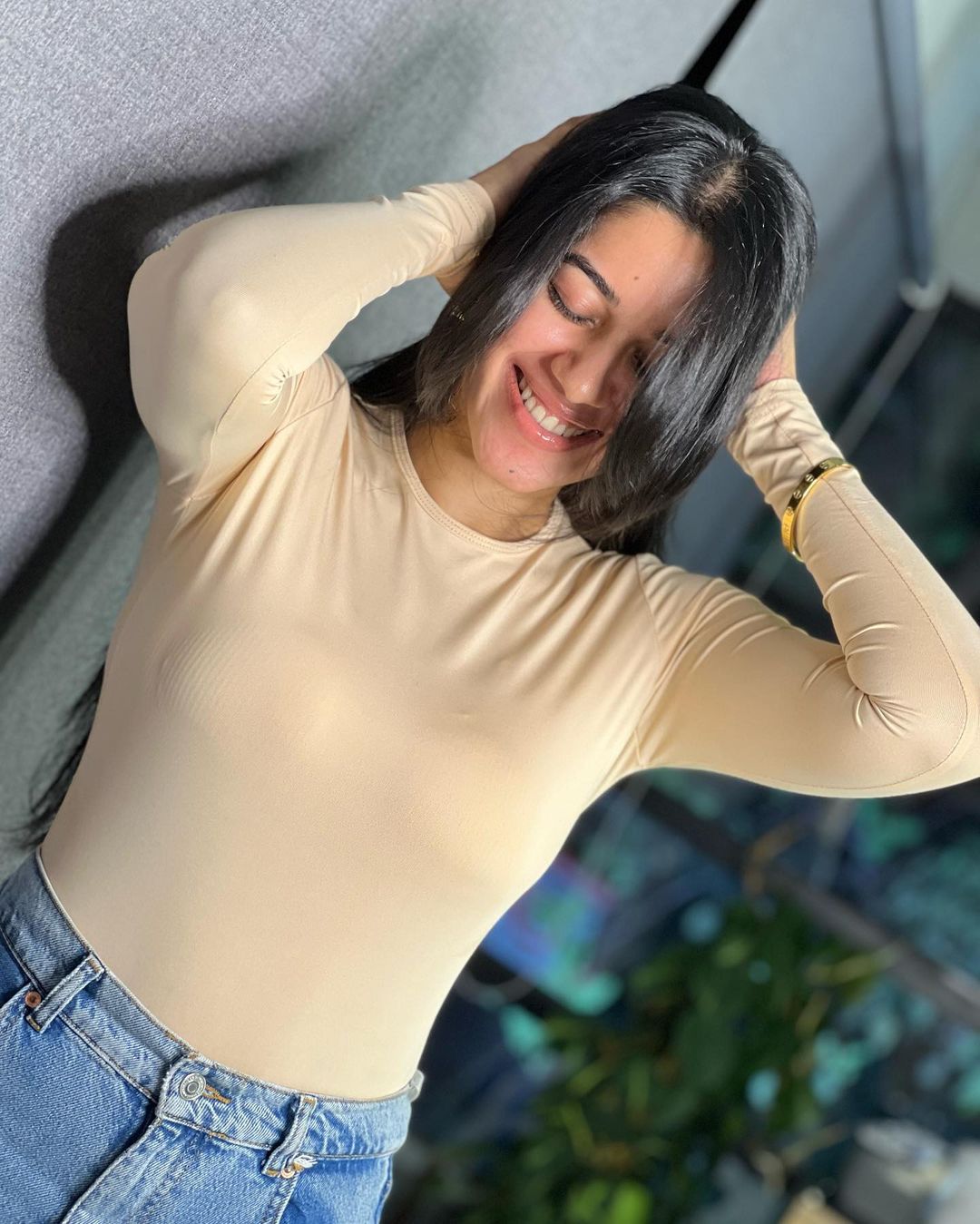 Mirnalini ravi hot tight t shirt photos trending