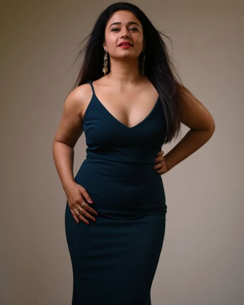 Poonam bajwa hot tongue twister video viral on instagram