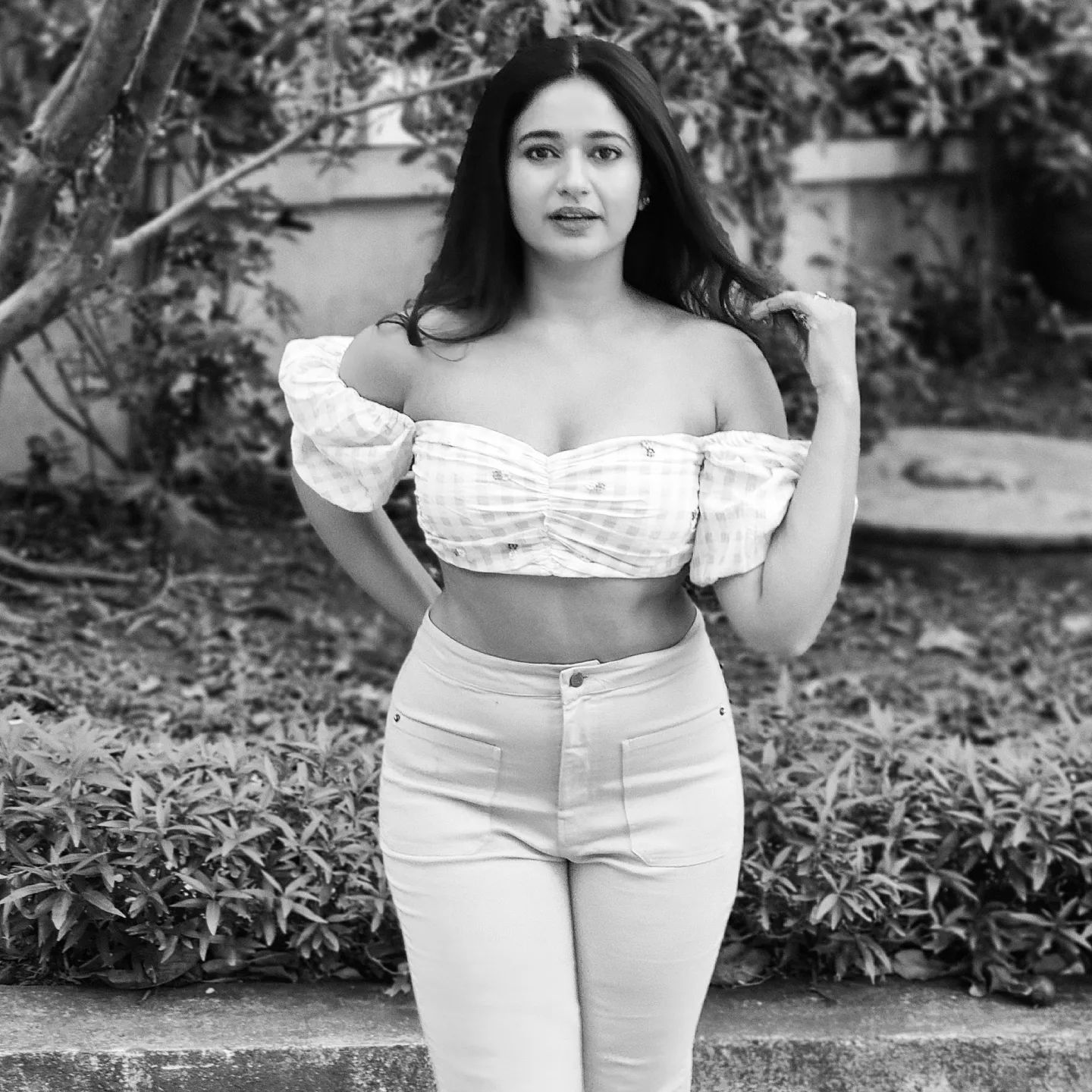 Poonam bajwa hot tongue twister video viral on instagram