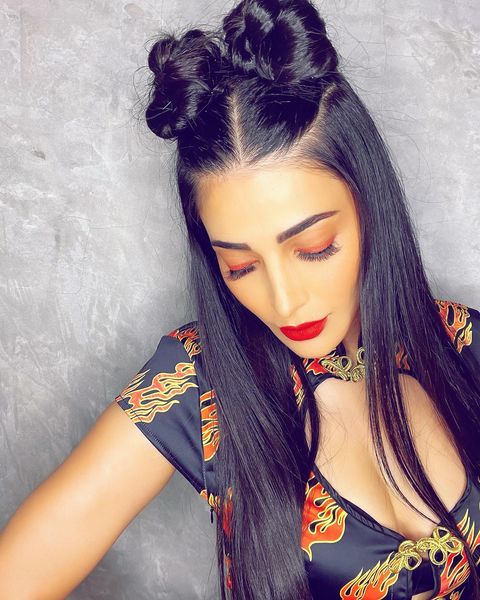 Shruthi haasan celebrating her lover birthday video viral