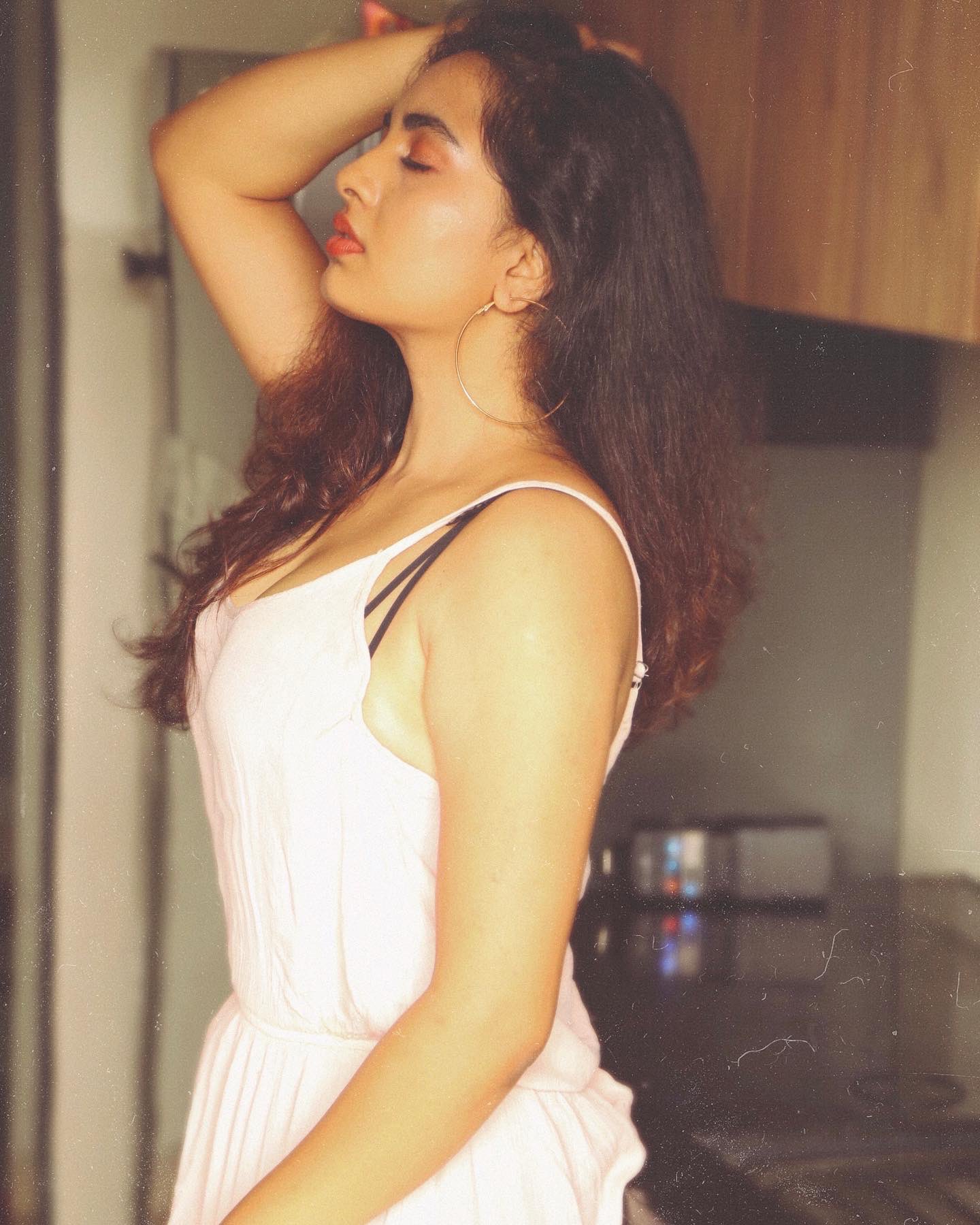 Srushti dange hot pink slip photoshoot getting viral