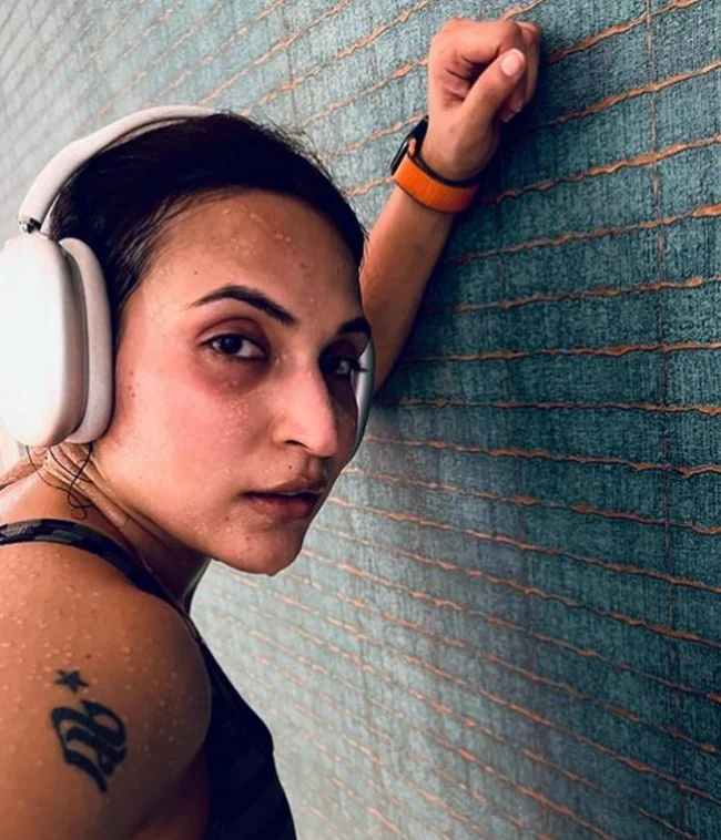 Aiswarya rajinikanth hot sweat photos post gym workout