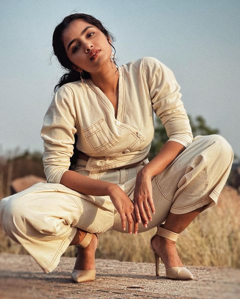 Anupama parameswaran hot casual clicks in top and pant tamil cinema actress