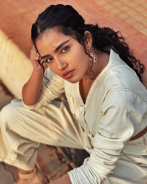 Anupama parameswaran hot casual clicks in top and pant tamil cinema actress