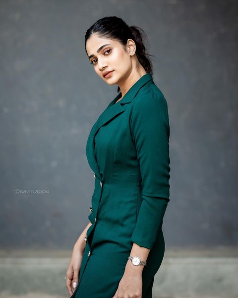 Losliya hot photos in single green shirt photoshoot trending
