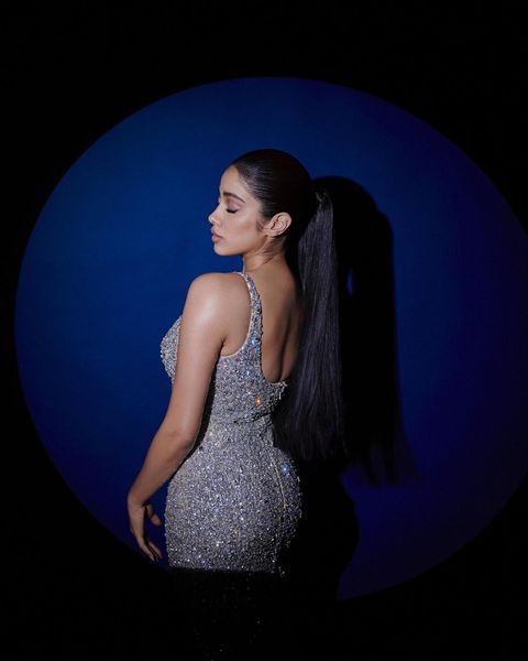 Janhvi kapoor hot party fit dress photoshoot pics trending