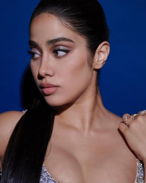 Janhvi kapoor hot party fit dress photoshoot pics trending