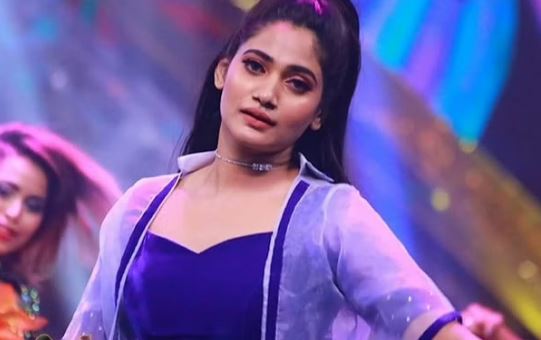 Losliya hot photos in tight modern dress recent pics