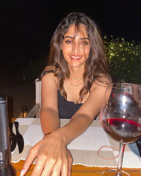 Reba monica john hot vacation with her husband photos getting viral