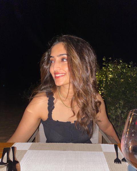 Reba monica john hot vacation with her husband photos getting viral