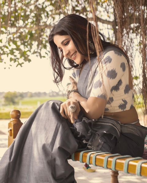 Sakshi agarwal hot saree photoshoot trending on social media