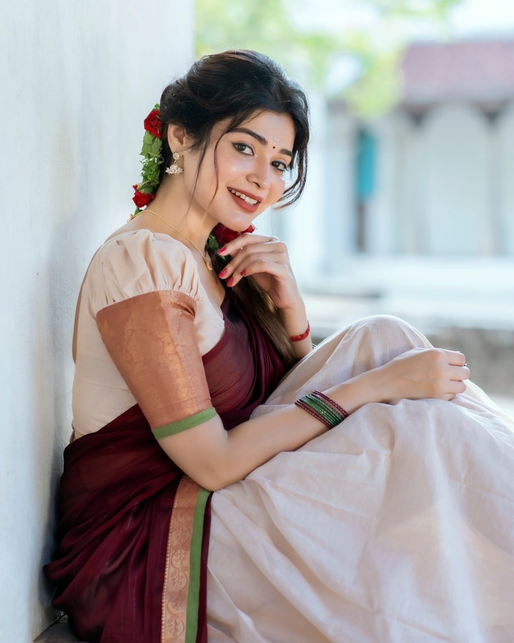 Dharsha gupta hot video in glamour blouse and transparent saree