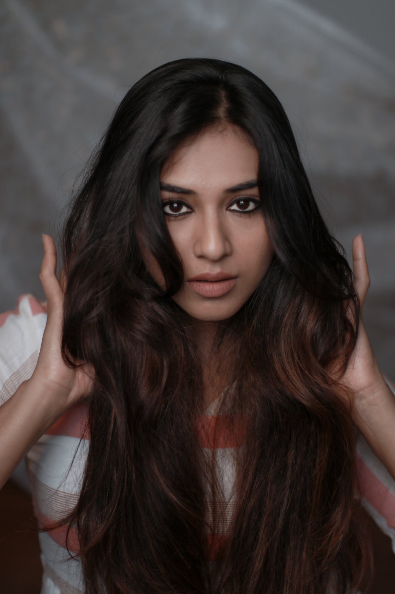 Indhuja ravichandran hot expressions and posing in modern dress in bedroom