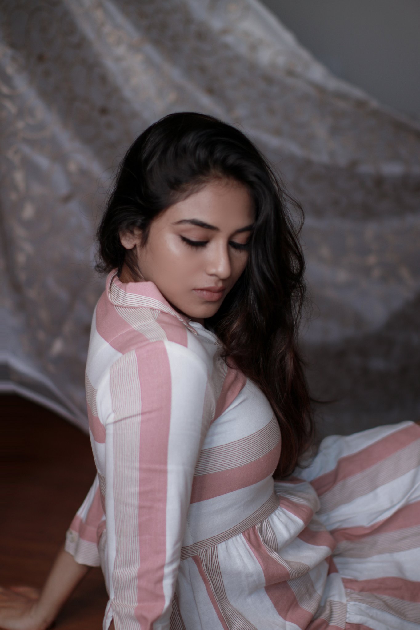 Indhuja ravichandran hot expressions and posing in modern dress in bedroom