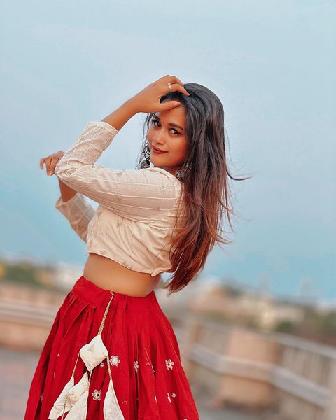 Kavya arivumani hot instagram photos getting likes and shares