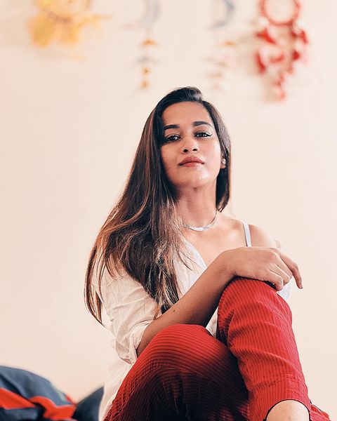 Kavya arivumani hot instagram photos getting likes and shares