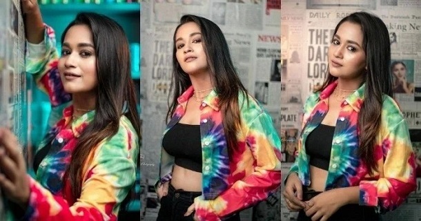 Kavya arivumani hot instagram photos getting likes and shares