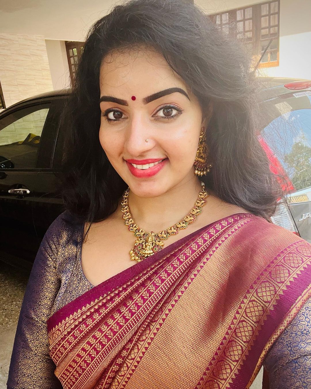 Malavika menon hot saree traditional look beautiful pics viral