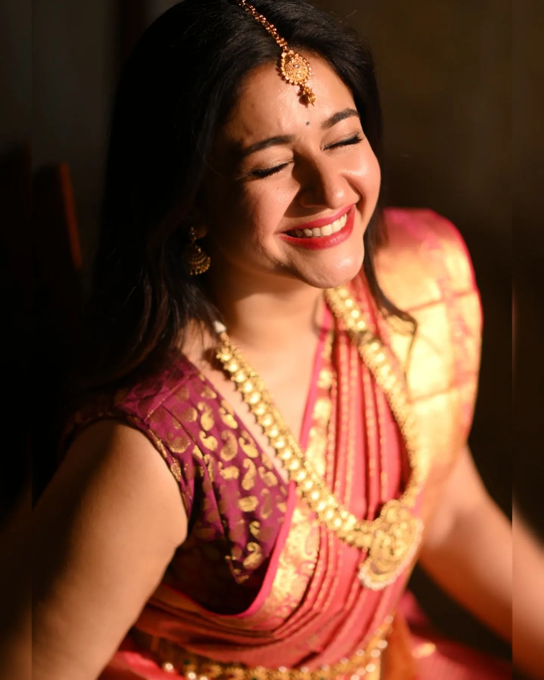 Poonam bajwa hot traditional outlook in saree and jewels