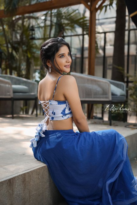 Sakshi agarwal hot glamour video in sleeveless blouse