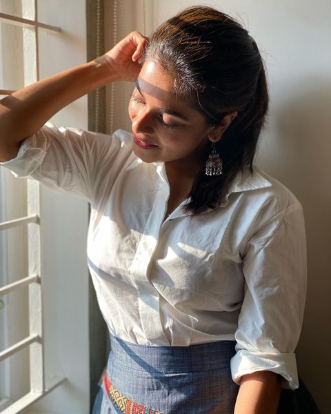 Kiki vijay a keerthi shanthanu white shirt modern look impresses fans