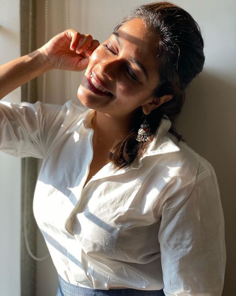 Kiki vijay a keerthi shanthanu white shirt modern look impresses fans