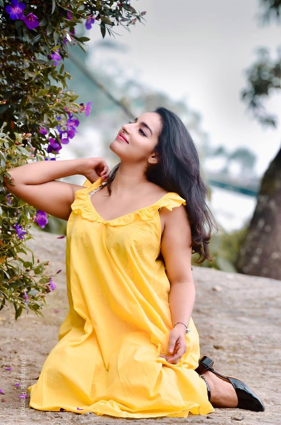 Malavika menon hot yellow transparent nighty photos and video