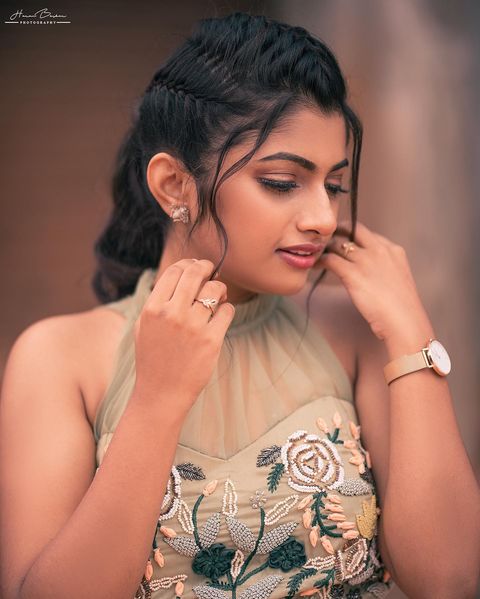 Vj archana hot posing in black velvet mini dress