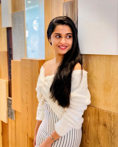 Arthana binu hot photos in sleeveless modern dress getting viral on internet