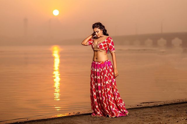 Chandini tamilarasan hot photoshoot without saree pics jerks fans