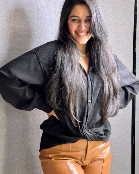 Mirnalini ravi hot modern and stylish look hair styling photos