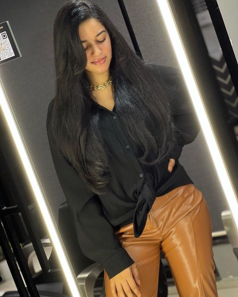 Mirnalini ravi hot modern and stylish look hair styling photos