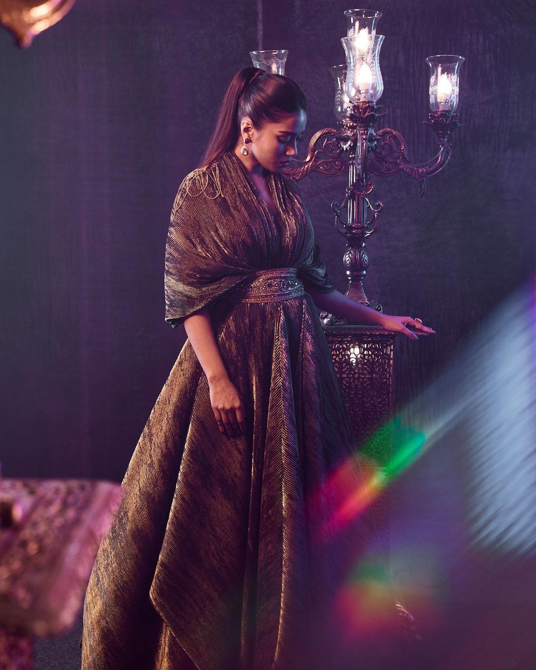 Nivetha pethuraj hot posing in antique dress and background