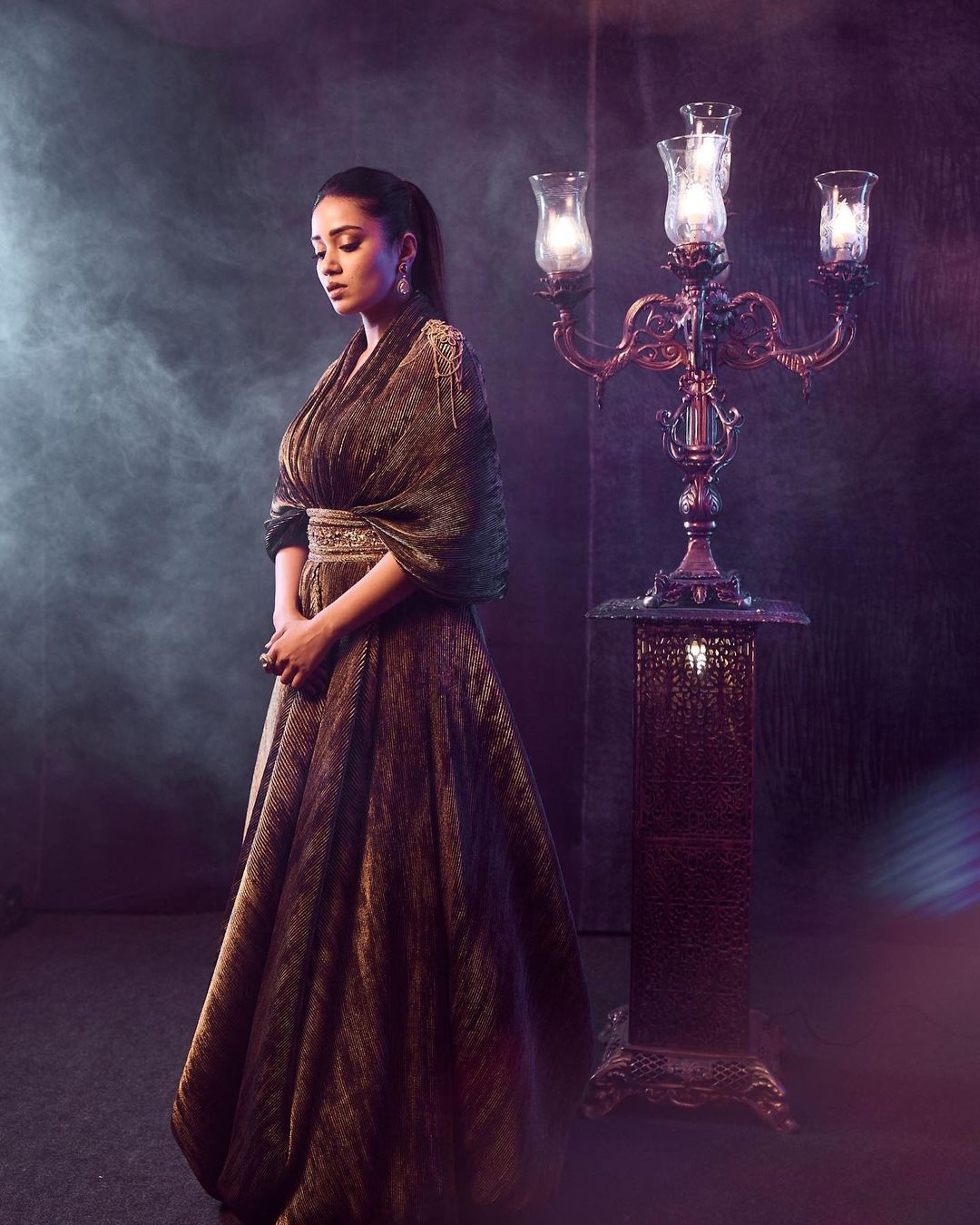 Nivetha pethuraj hot posing in antique dress and background