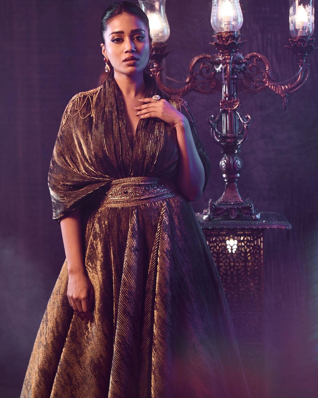 Nivetha pethuraj hot posing in antique dress and background