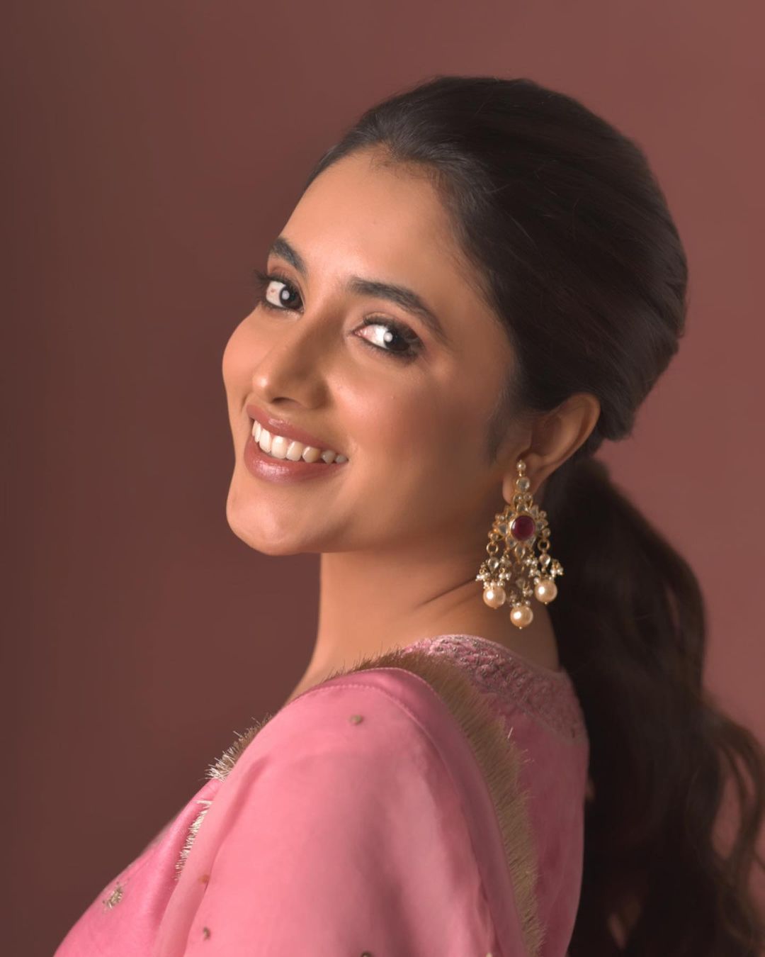 Priyanka mohan hot hip show in red grand lehenga photoshoot