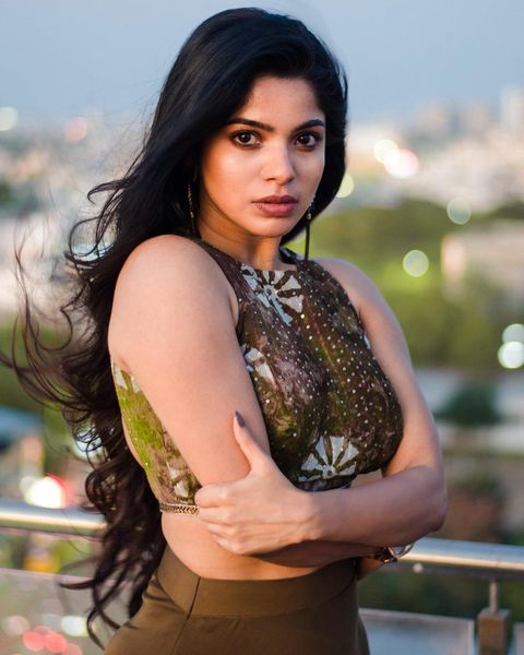 Divyabharathi hot photoshoot in crop top sleeveless in terrace