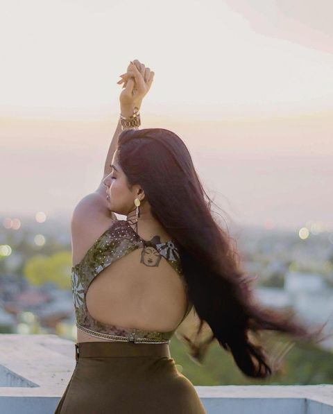 Divyabharathi hot photoshoot in crop top sleeveless in terrace