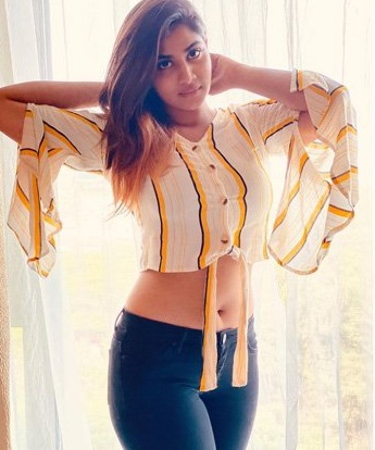 Shivani narayanan hot reels video for jollyo jimkhana song