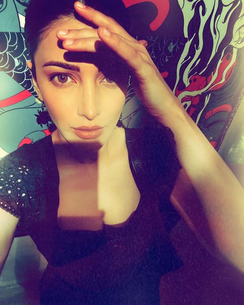 Shruthi haasan hot latest selfie photos viral