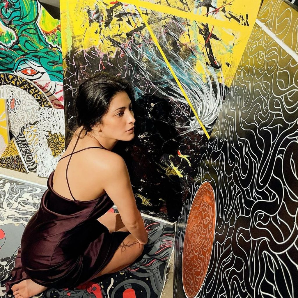 Shruthi haasan hot latest selfie photos viral