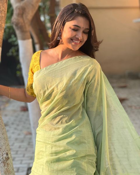 Vani bhojan hot and cute latest saree stills impresses fans getting likes