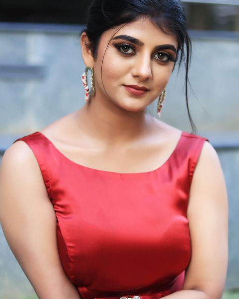 Gabriella charlton hot red gown for vijay awards photoshoot getting viral on social media