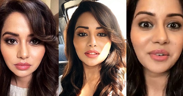 Raiza wilson hot selfie photo while doing makeup