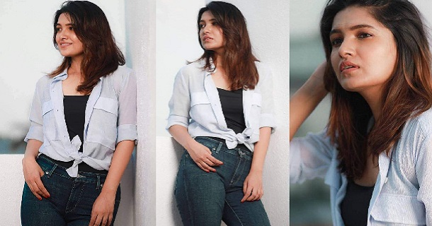 Vani bhojan hot photos in traditional look getting viral trending