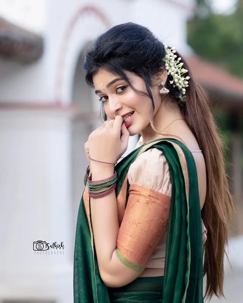 Dharsha gupta hot in half saree complete traditional impressing her followers