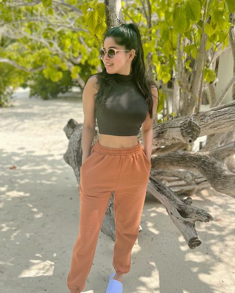 Divyabharathi hot photos taken in maldives vacation trip posted on social media