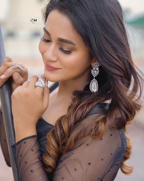 Kavya arivumani hot photos in black short dress low angle photoshoot pics