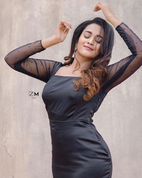 Kavya arivumani hot photos in black short dress low angle photoshoot pics